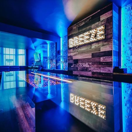 Breeze Blackpool Luxury Suites Bagian luar foto